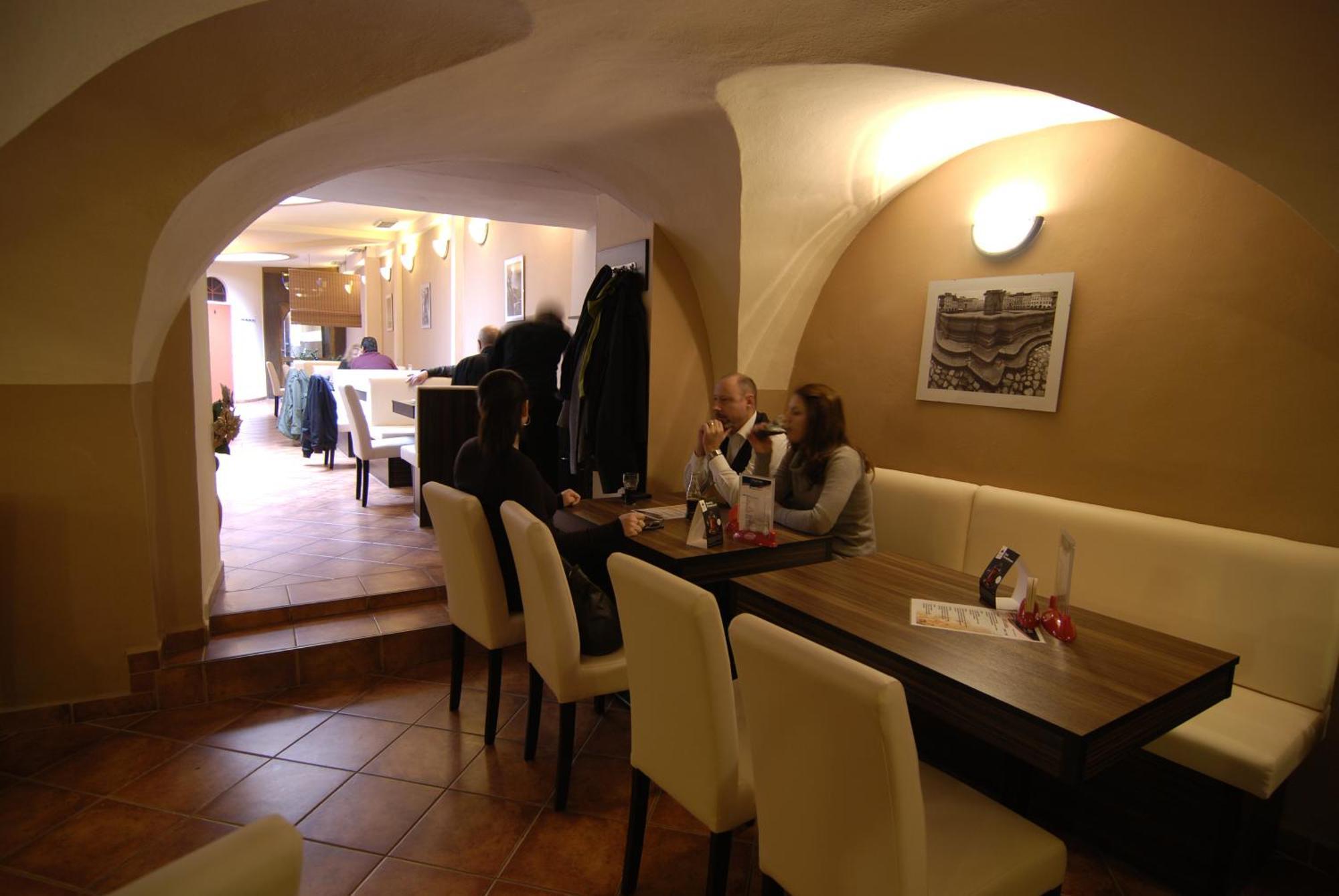 Fontana Pizzeria - Pension Ceske Budejovice Exterior photo