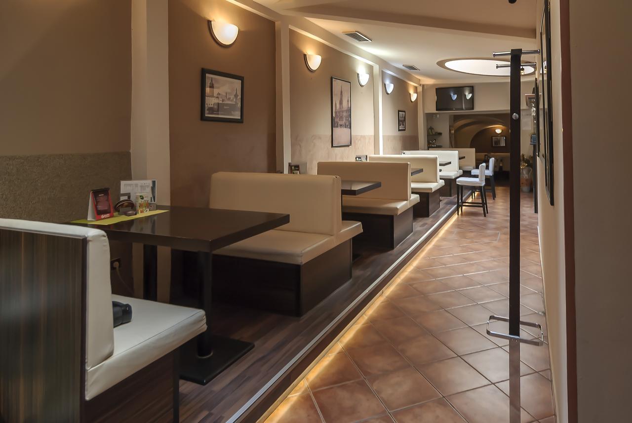 Fontana Pizzeria - Pension Ceske Budejovice Exterior photo
